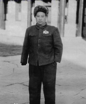 独臂将军丁晓龙，坚毅与荣耀的传奇，独臂将军丁晓龙，坚毅铸就荣耀传奇