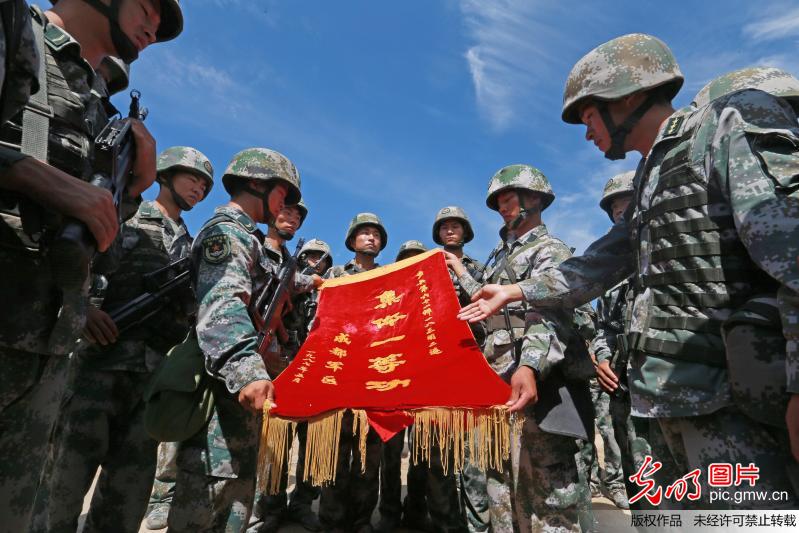 原十二集团军军旗，荣耀与传承的象征，原十二集团军军旗，荣耀传承的象征