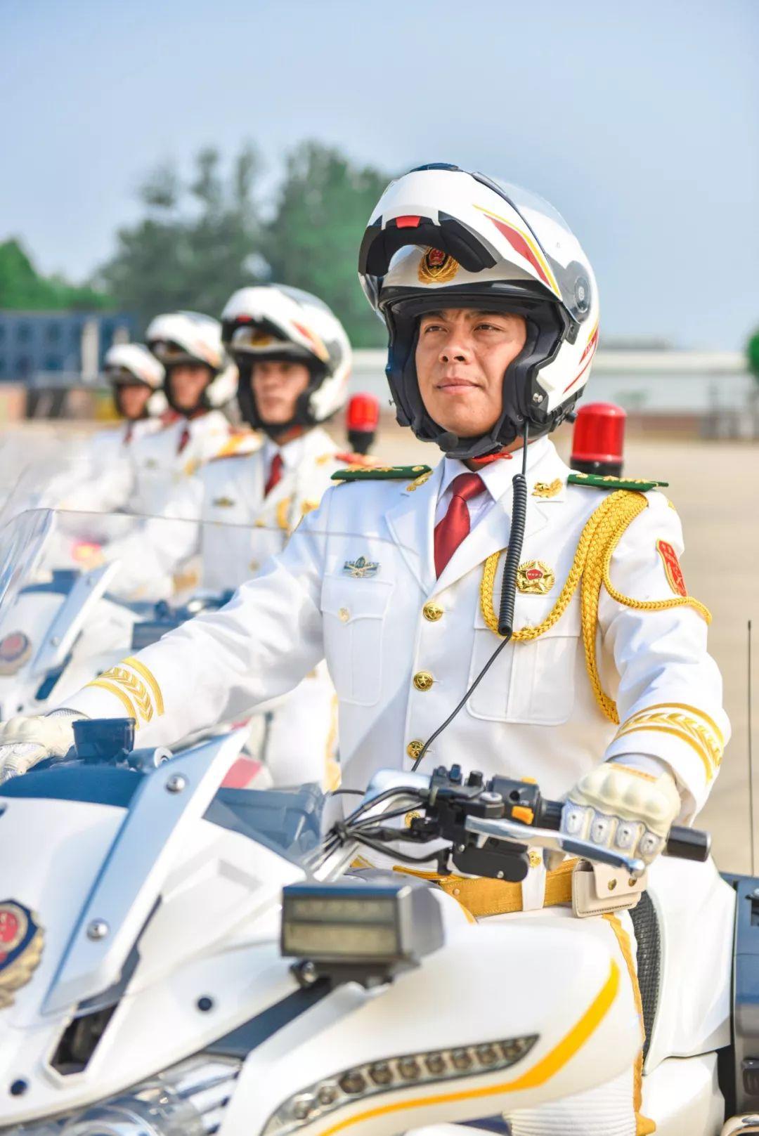 胜利日大阅兵，抗战支前模范乘车方队展现荣耀历程，胜利日大阅兵，抗战支前模范乘车方队荣耀亮相