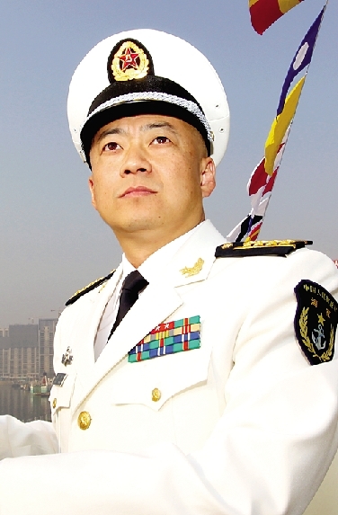 辽宁舰第一任舰长履历，荣耀与担当的传奇人生，辽宁舰首任舰长传奇人生，履历、荣耀与担当的史诗之旅