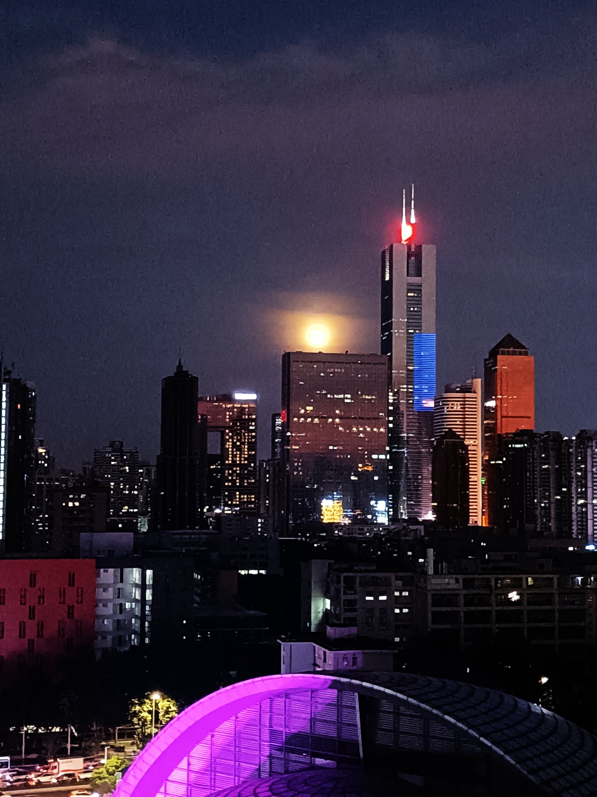 今晚，夜色如墨，繁星点点，这是一个充满神秘和魅力的时刻。今晚，我有许多话想说，关于生活、关于梦想、关于未来。，夜空下的生活感悟，梦想与未来的无尽对话