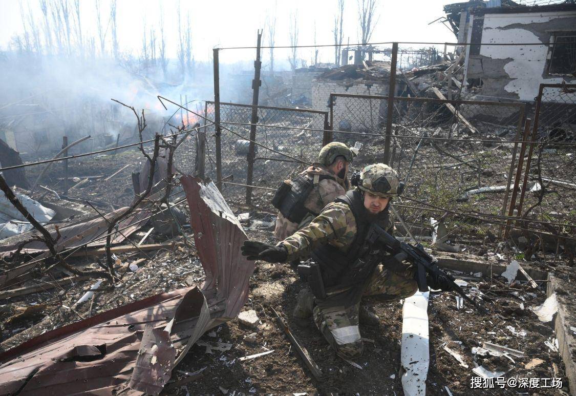 俄军兵营突发大火，数千人紧急疏散，俄军兵营突发大火，大规模疏散行动启动