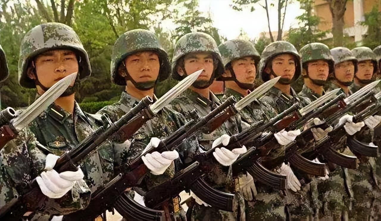 解放军现在装备最好的部队，精锐力量展现，解放军精锐力量展示，现代化装备部队风采