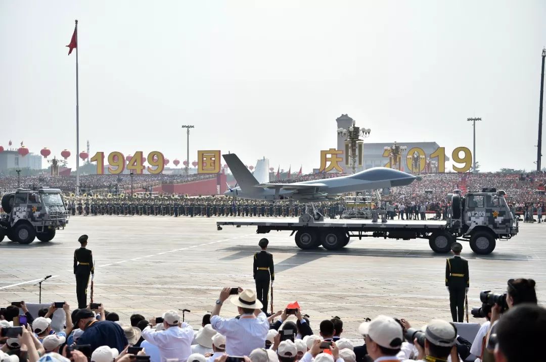 阅兵仪式与情感的共鸣，为何观看时会让人眼眶湿润，想要哭泣，阅兵仪式中的情感共鸣，为何让人热泪盈眶？