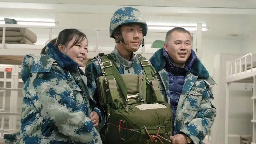 开封95985部队空降兵，英勇无畏，忠诚担当，开封95985部队空降兵，英勇无畏，忠诚担当的战士风采
