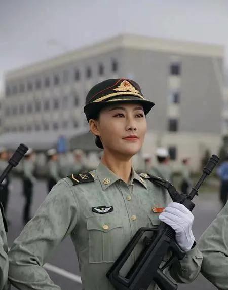 中国人民解放军女兵图片，展现力量与荣耀，中国人民解放军女兵风采，力量与荣耀的展现