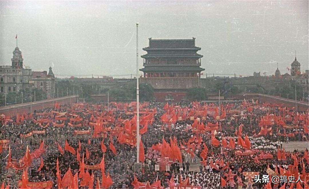 红旗飘扬，回望红旗下的辉煌岁月（一九四九年至今），红旗下的辉煌岁月，回望一九四九年至今的辉煌历程
