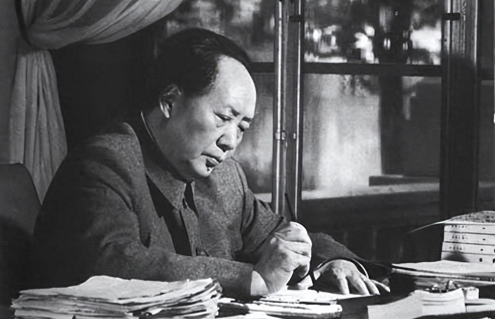 依法治军从严治军面临的挑战与应对策略，依法治军从严治军面临的挑战与应对策略探讨