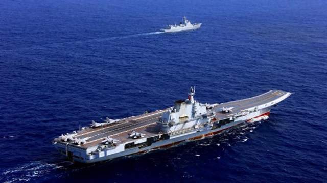 辽宁舰与美国航母，尺寸对比及其意义，辽宁舰与美国航母尺寸对比，揭示背后的战略意义