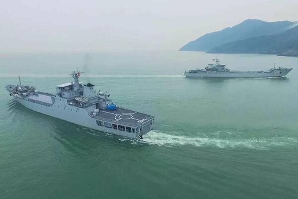 泉州舰舷号，中国海军的新锐力量，中国海军新锐力量，泉州舰舷号亮相
