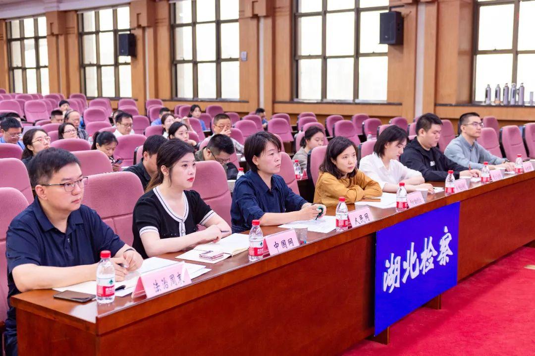 中央新闻综合频道，传递时代声音，展现中国力量，中央新闻综合频道，传递时代强音，展现中国力量