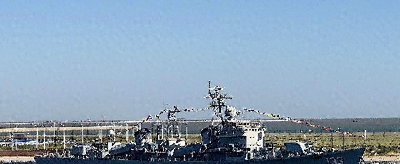全球首艘航母的诞生，历史回顾与探索，全球首艘航母诞生史，历史回顾与探索之旅