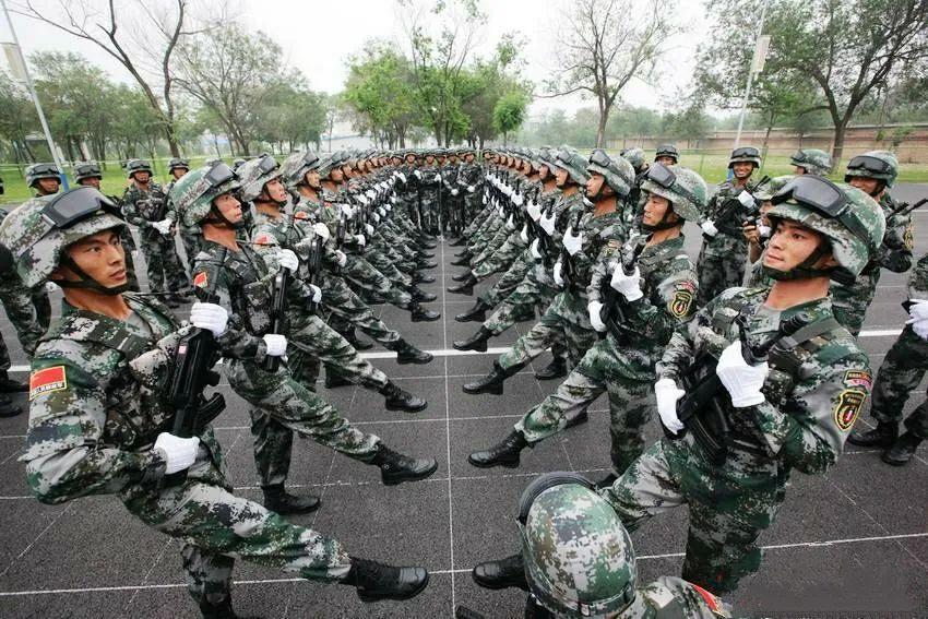 揭秘2015大阅兵中的擎旗手，荣耀与责任的重托，揭秘大阅兵中的擎旗手，荣耀与责任的重托之路