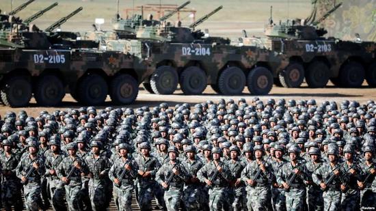 关于朱日和阅兵的历史回顾与深度解析，一场盛大的军事仪式背后的故事，朱日和阅兵，盛大军事仪式的历史回顾与深度解析