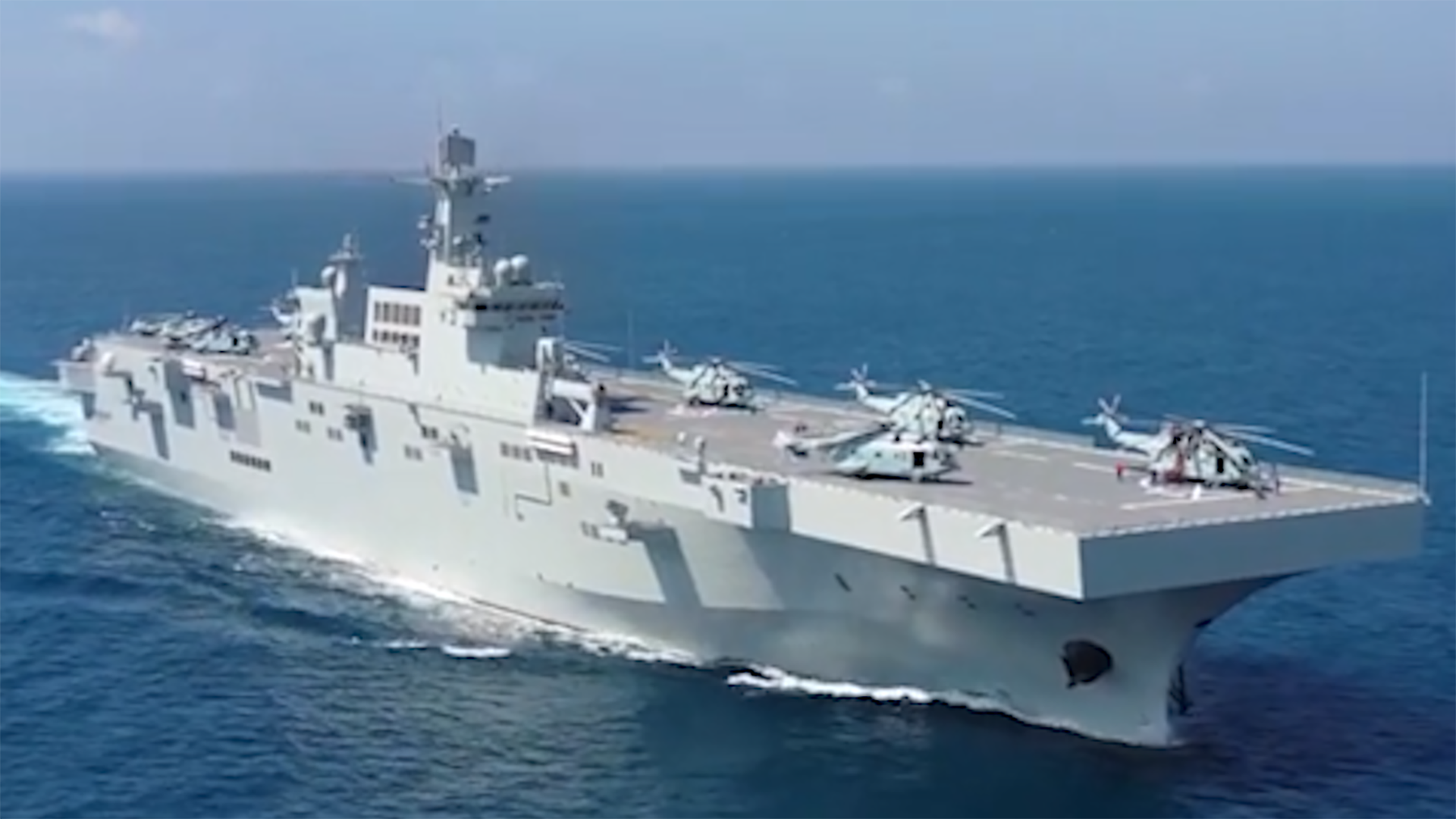 中国海军的新锐力量，075型两栖攻击舰海南号，中国海军新锐力量，海南号075型两栖攻击舰亮相