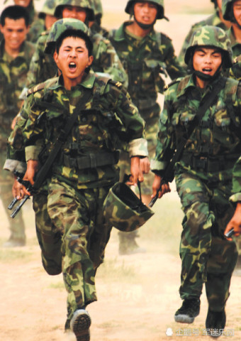 新兵入伍训练，挑战与成长之路，新兵入伍训练，挑战与成长之旅