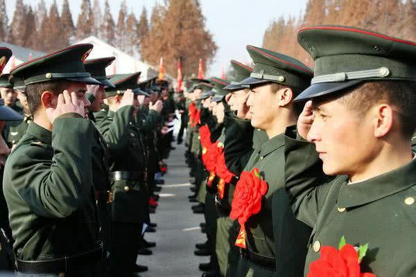 当兵退伍能拿多少钱，解析退伍军人待遇及其相关因素，退伍军人待遇解析，退伍费数额及影响因素详解