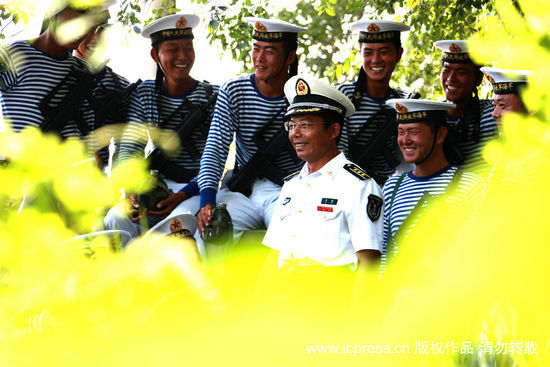 2009年阅兵中的水兵方队，荣耀与力量的展现，2009年阅兵水兵方队，荣耀与力量的海洋风采展现