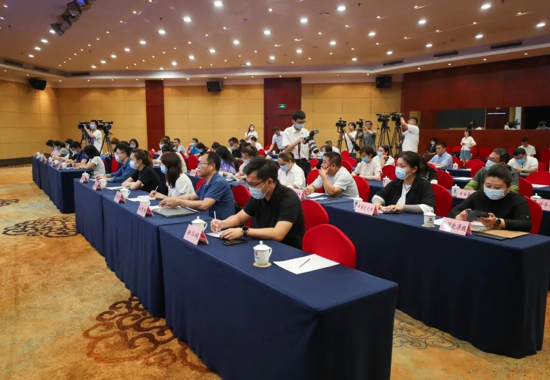 社会新闻最新动态，揭示时代变迁中的热点话题，社会新闻热点速递，揭示时代变迁中的焦点话题