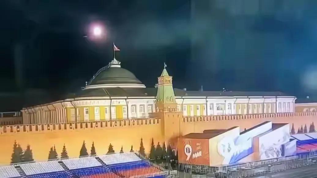 中国参加俄国阅兵，彰显两国深厚友谊与军事合作，中俄深厚友谊与军事合作见证，中国参加俄国阅兵盛典