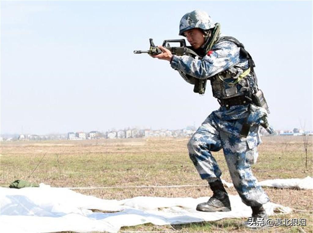 解放军空降兵规模概览，解放军空降兵规模概览，揭秘其兵力与战斗力