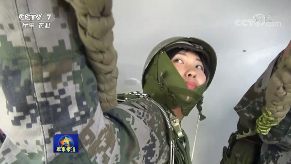 女兵军旅感悟，坚韧与成长的交织，女兵的坚韧成长，军旅感悟中的交织岁月