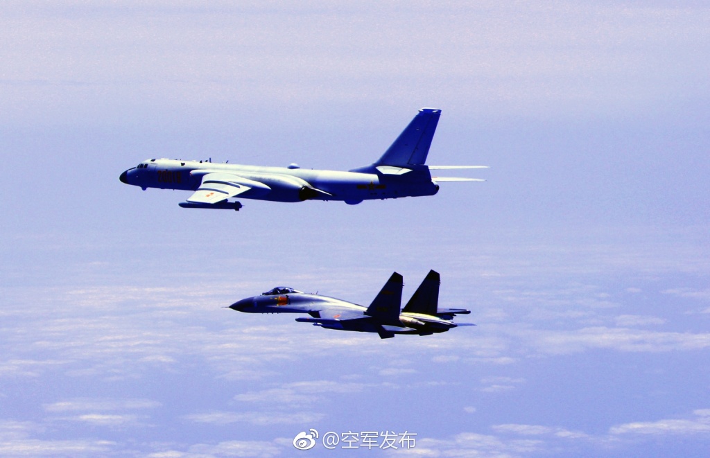 中国空军绕飞，展示空中力量的壮丽画卷，中国空军绕飞，空中力量的壮丽展示