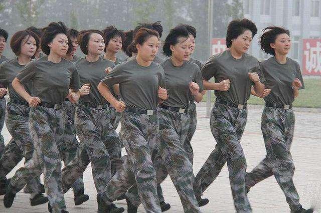 女兵多的部队男兵能嫖吗？——对军营文化的一种解读与反思，军营文化解读与反思，女兵增多背景下的性别关系与道德问题探讨