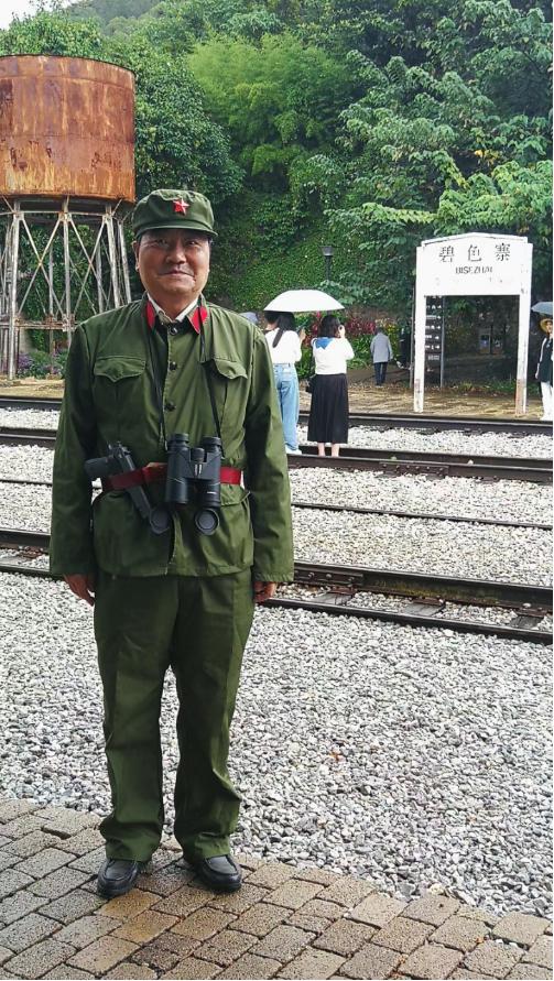解放军军帽上的五角星，象征与荣耀，解放军军帽上的五角星，象征荣耀与使命