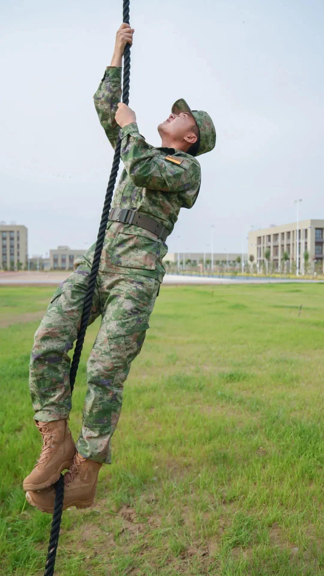 武警夏季迷彩作训服，功能与设计的完美结合，武警夏季迷彩作训服，功能与设计融合之典范