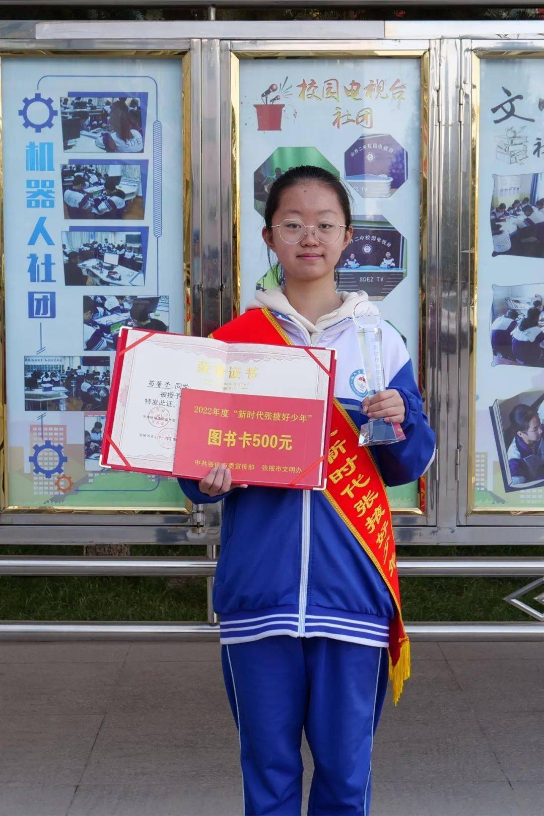 致敬卓越，记颂2022年级勋章获得者之荣耀时刻，致敬卓越，颂扬2022年级勋章获得者荣耀瞬间