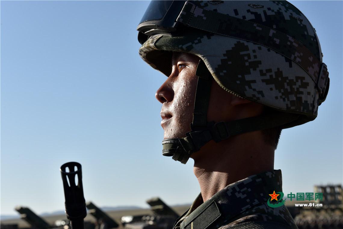 朱日和沙场阅兵震撼图片——军事荣耀的瞬间定格，朱日和沙场阅兵震撼瞬间，军事荣耀的永恒定格