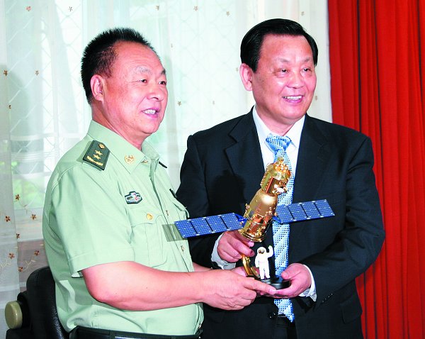 中国人民解放军61398部队张建雄的现任职务及其杰出贡献，中国人民解放军61398部队张建雄的职务与杰出贡献解析