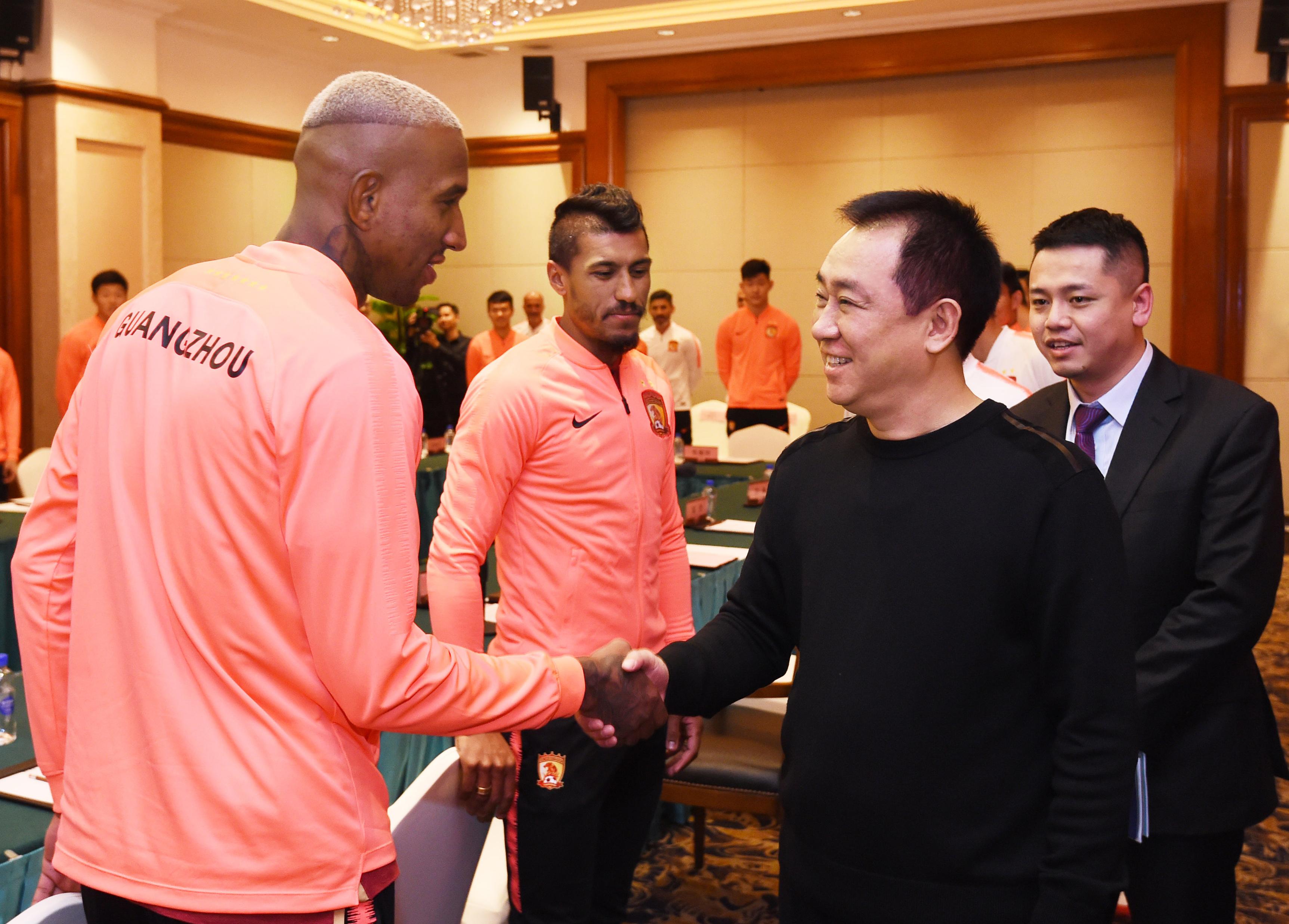 把依法治军从严治军的问题写入新时代军事战略实践，依法治军从严治军在新时代军事战略实践中的体现