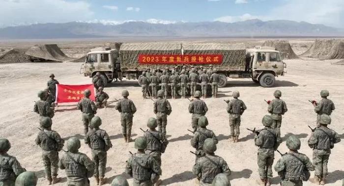 旬友明与第十四集团军，英勇无畏的战士和坚定的信念，旬友明与第十四集团军，战士的英勇与信念的坚定