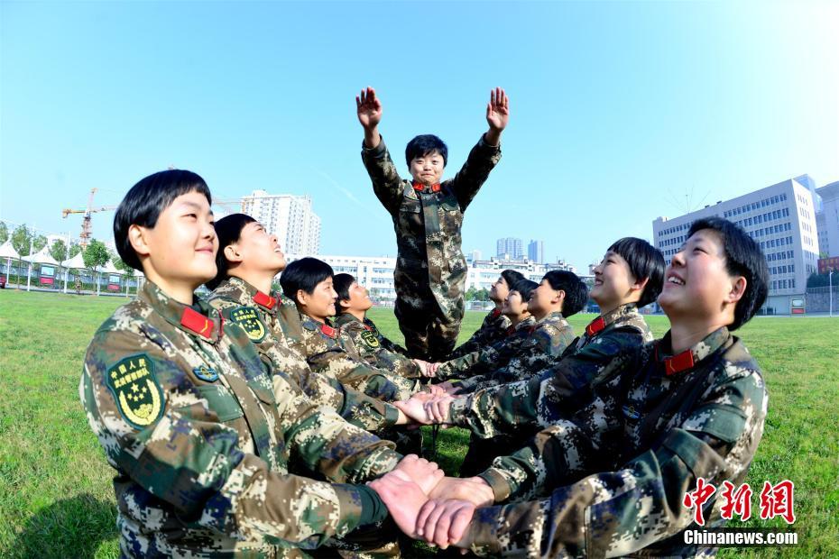 中国的武警女兵图片，展现力量与荣耀，中国武警女兵图片，力量与荣耀的展现