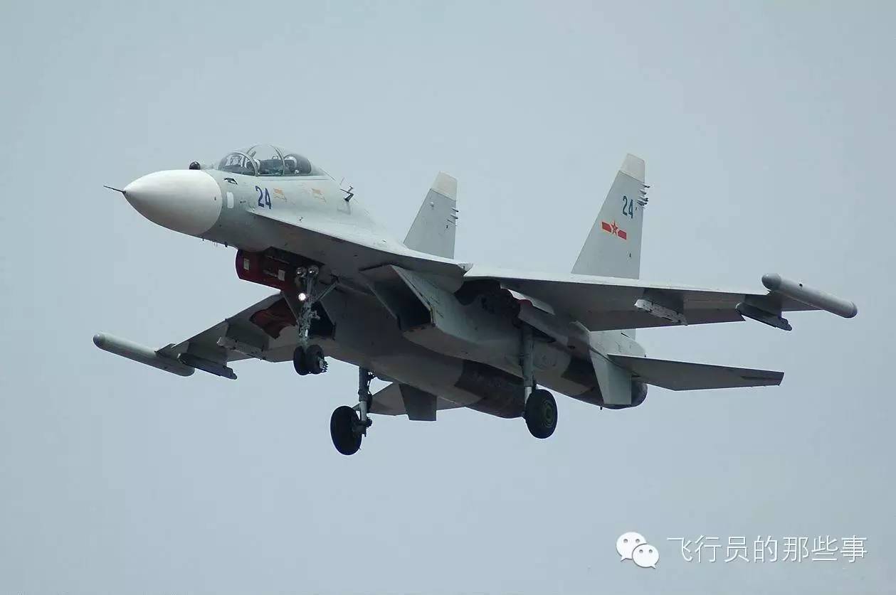 中国空军战斗机飞行员，英勇无畏，技术精湛——图片展示，中国空军战斗机飞行员英勇技术精湛，图片展示风采
