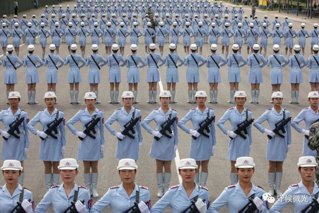 国际女兵阅兵比赛现场——荣耀与力量的汇聚，国际女兵阅兵比赛现场，荣耀与力量的璀璨瞬间