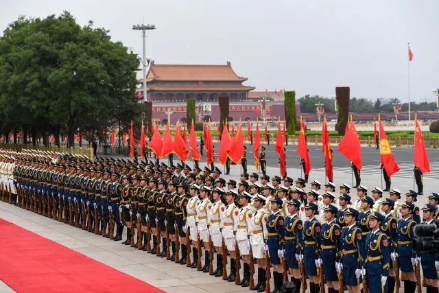 中国人民解放军仪仗队女兵在国外的风采展现，中国人民解放军仪仗队女兵海外风采展现