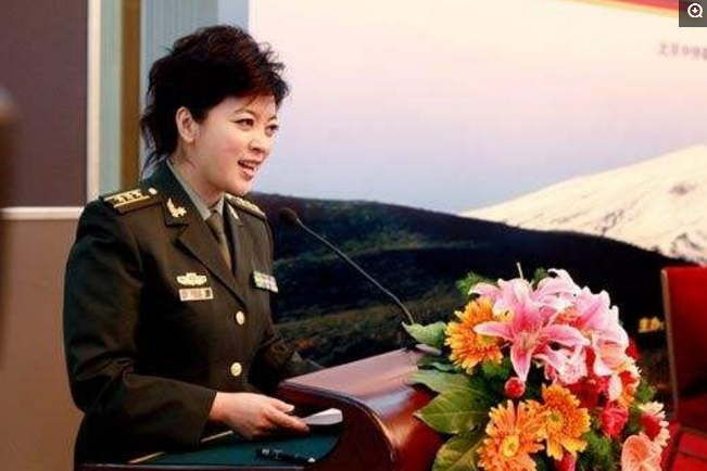 央视军事女记者与她的神秘老板，探究背后的故事，央视军事女记者背后的神秘老板，揭秘背后的故事