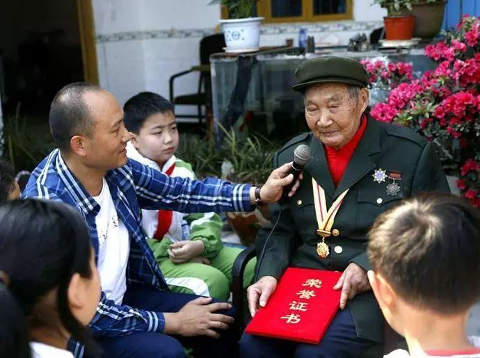 海军70周年图片大全，荣耀与力量的展示，海军70周年荣耀瞬间，力量与辉煌的展示图片大全