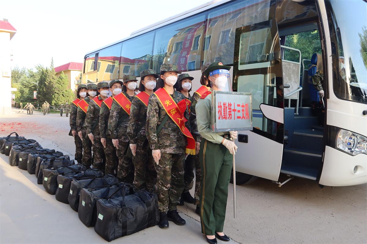 三军仪仗队官兵退役后何去何从？，三军仪仗队官兵退役后的生活出路探索