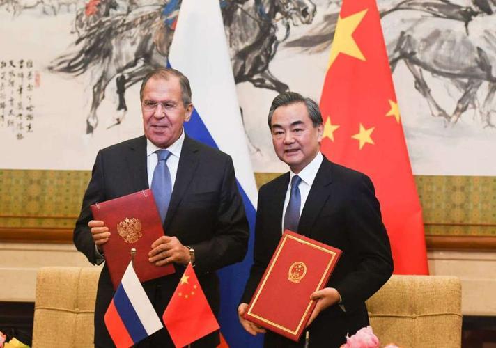 中国应该援助俄罗斯，深化合作，共克时艰，中俄深化合作，共援共克时艰