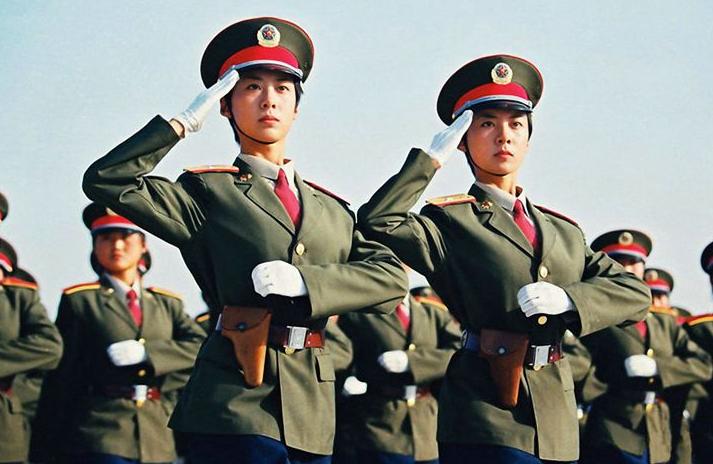 阅兵女兵颜值，美丽与力量并存的风采，阅兵女兵，美丽与力量并存的靓丽风采