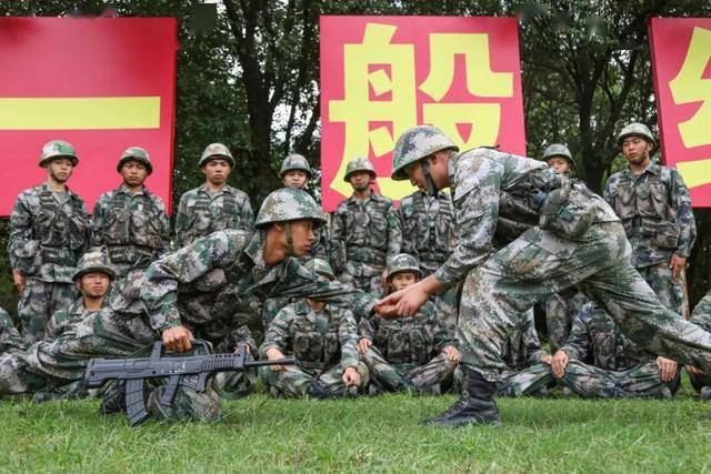 新兵投弹失误会被退伍吗？军事训练中的责任与考量，新兵投弹失误的责任考量与是否会被退伍探讨