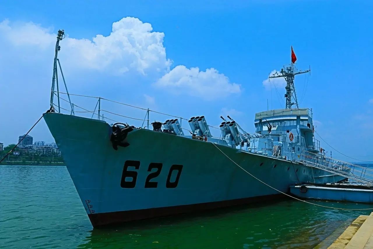 致敬清远舰，海军精神的象征与时代的骄傲，致敬清远舰，海军精神的象征，时代骄傲之舟