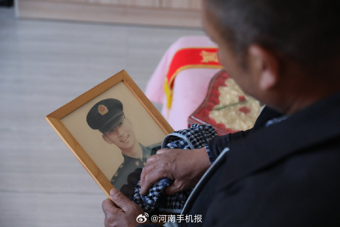 烈士肖思远婚房变灵堂，英雄背后的哀荣与反思，英雄肖思远的婚房变灵堂，背后的哀荣与反思
