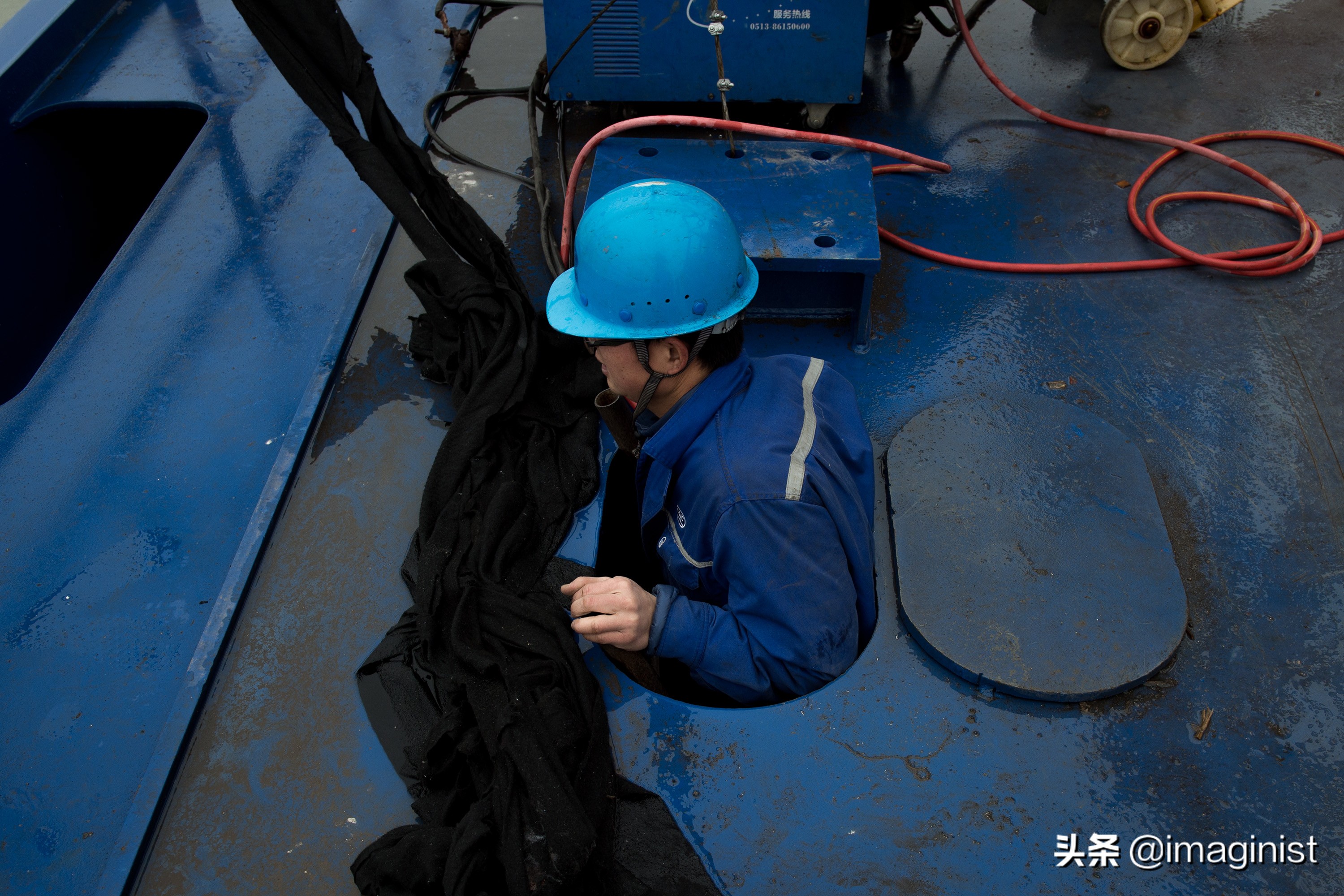 半潜船上电焊工的工作累不累？探究职业挑战与真实体验，半潜船上电焊工的职业挑战与真实体验，工作累不累？