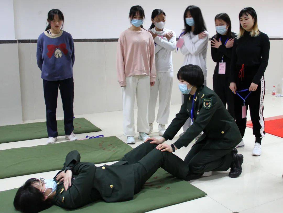 女兵招募过程中的身体检查部位及其重要性，女兵招募过程中的身体检查部位及其重要性解析