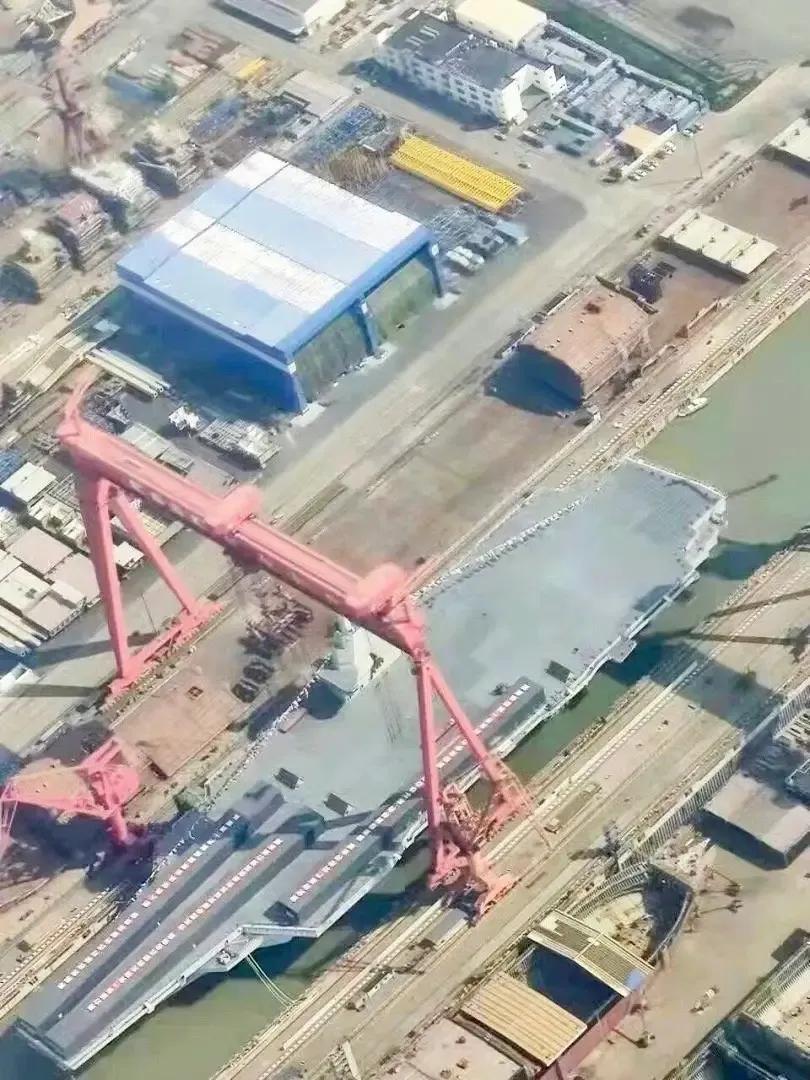 中国第一艘航天母舰，探索宇宙的先驱者，中国首艘航天母舰，探索宇宙的先锋
